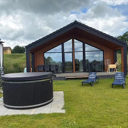 Дом отдыха Sea View House With Sauna & Hot Tub For 8 Augustenborg