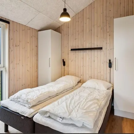 Дом отдыха Sea View House With Sauna & Hot Tub For 8 *