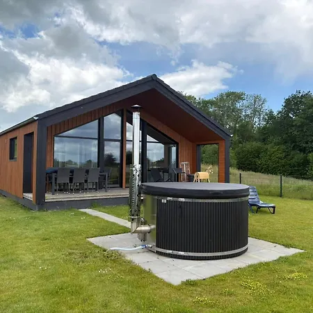 Sea View House With Sauna & Hot Tub For 8 Дом отдыха *